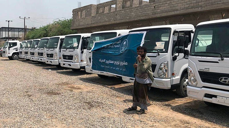 Saudi Arabia Supplies 40 Water Tankers to Seven Yemeni Governorates