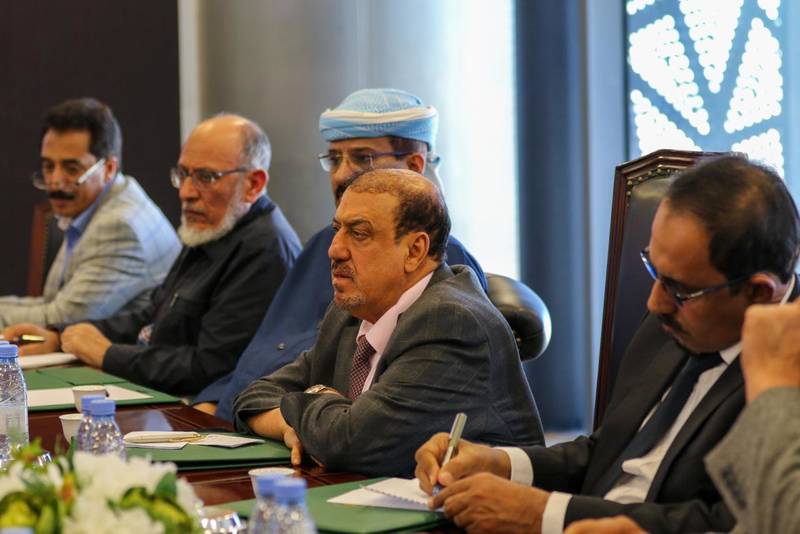 السفير آل جابر يلتقي رئيس مجلس النواب اليمني لاستعراض المشاريع التنموية